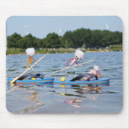Alfombrilla De Ratón Fubby's die een wedstrijdje Peddelboard doen.