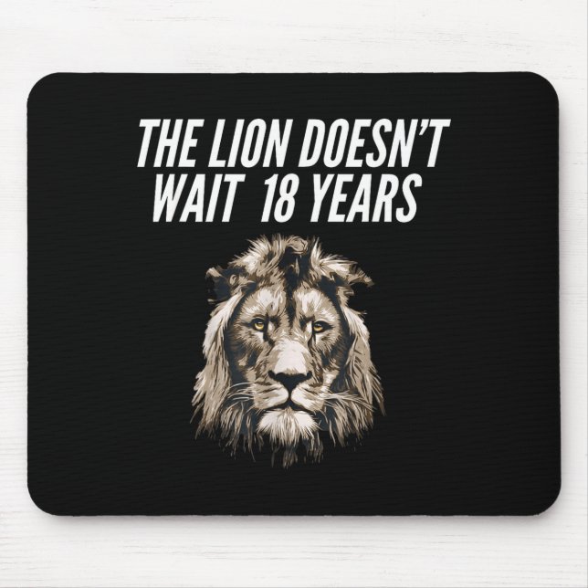 Alfombrilla De Ratón Funny Lion Meme The Lion Doesn't Wait 18 Years Gen (Frente)