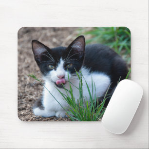 Alfombrilla De Ratón Gatito de Tuxedo con la lengua saliendo