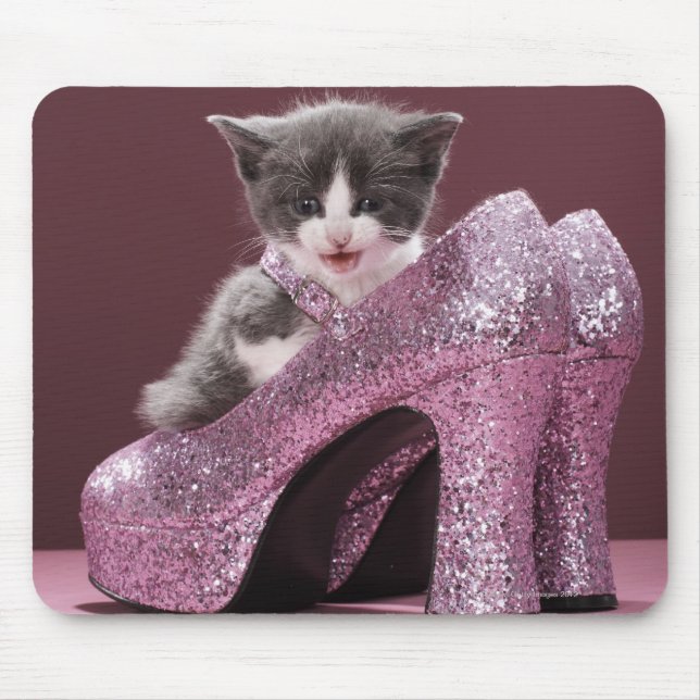 Alfombrilla De Ratón Gatito sentado en zapatos de purpurina (Frente)
