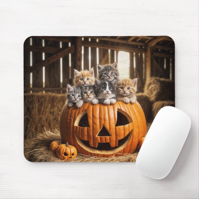 Alfombrilla De Ratón Gatitos En Un Jack-o-lantern De Granero (Con ratón)
