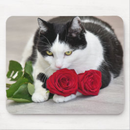 Alfombrilla De Ratón Gato lindo con la rosa roja