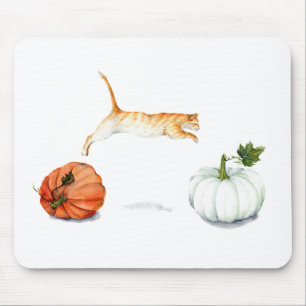 Alfombrilla De Ratón Gato naranja saltando entre calabazas