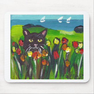 Alfombrilla De Ratón Gato negro entre tulipanes