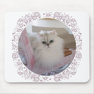 Alfombrilla De Ratón Gato Persa Blanco en una Silla Rosa