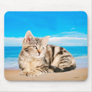 Alfombrilla De Ratón Gato sentado en la playa de Isla Tropical