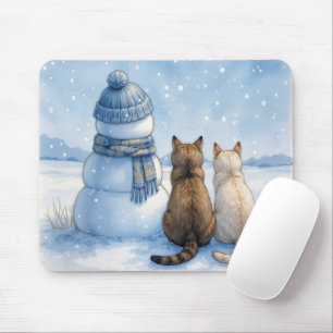Alfombrilla De Ratón Gatos sentados con un muñeco de nieve en un campo
