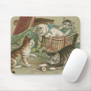 Alfombrilla De Ratón Gatos victorianos antiguos jugando en una cesta de