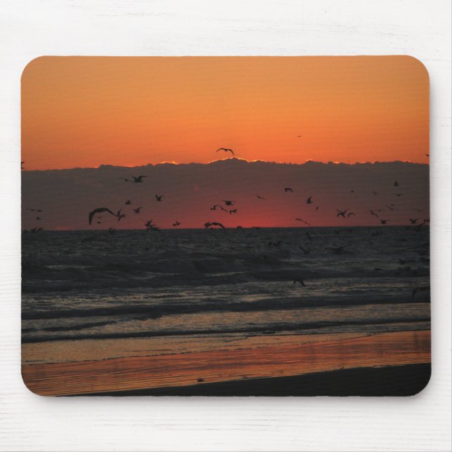 Alfombrilla De Ratón Gaviotas que vuelan sobre el amanecer del océano (Frente)