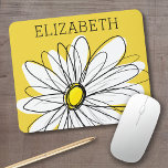 Alfombrilla De Ratón Gimnasio amarillo y blanco con texto Personalizado<br><div class="desc">Una obra de arte zen y caprichosa,  hipster. Puede añadir un nombre,  un monograma u otro texto personalizado. Si necesita mover el dibujo,  haga clic en el botón personalizar para realizar cambios.</div>