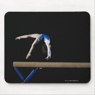 Alfombrilla De Ratón Gimnasta (9-10) girando sobre el haz de balance, l