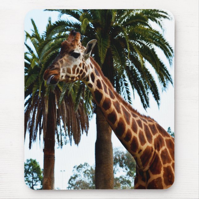 Alfombrilla De Ratón Giraffe Graciosa Dando Una Frambuesa, (Frente)