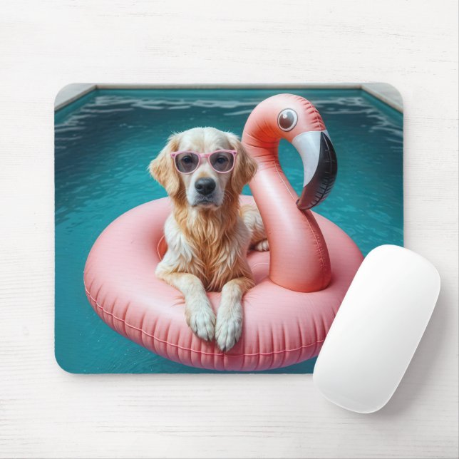 Alfombrilla De Ratón Golden Retriever Floating In a Flamingo Float (Con ratón)