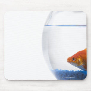 Alfombrilla De Ratón Goldfish en cuenco en el fondo blanco