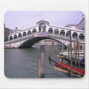 Alfombrilla De Ratón Góndolas y turistas cerca del Puente de Rialto