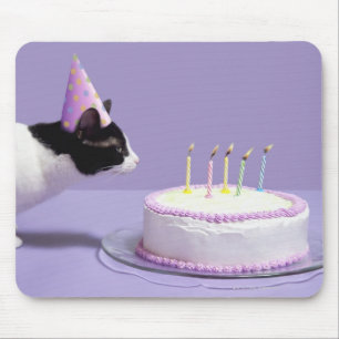 Alfombrilla De Ratón Gorra del cumpleaños del gato que lleva que sopla