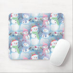 Alfombrilla De Ratón Gracioso Snowmen Christmas Tree String Light Patte<br><div class="desc">Un diseño divertido y colorido de un patrón sonriente de muñecas de nieve para los niños.</div>