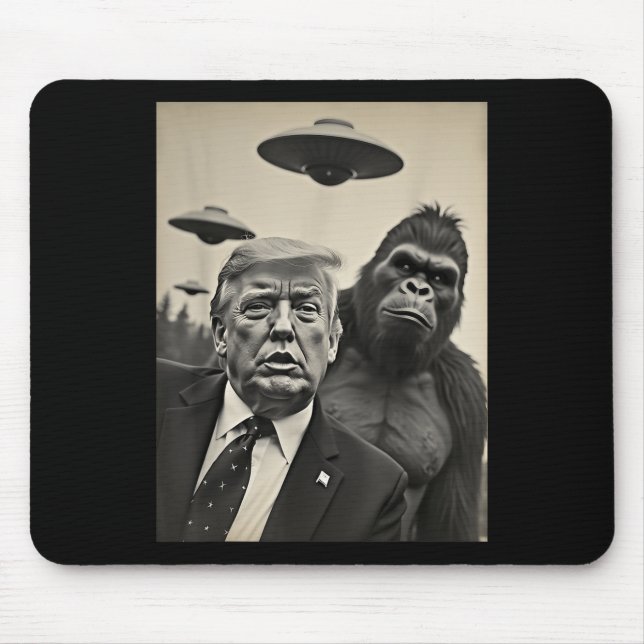 Alfombrilla De Ratón Gracioso Trump Bigfoot Selfie Con Alienígena Extra (Frente)