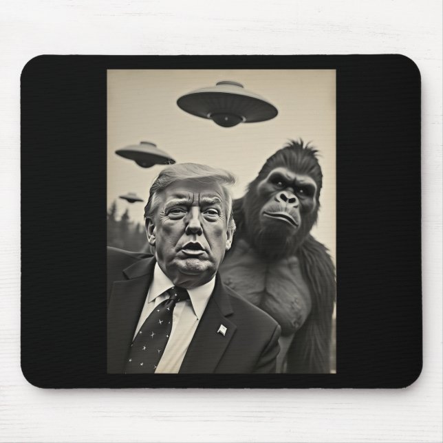 Alfombrilla De Ratón Gracioso Trump Bigfoot Selfie Con Alienígena Extra (Frente)
