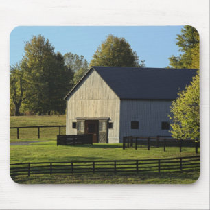 Alfombrilla De Ratón Granero en granja excelente del caballo en la