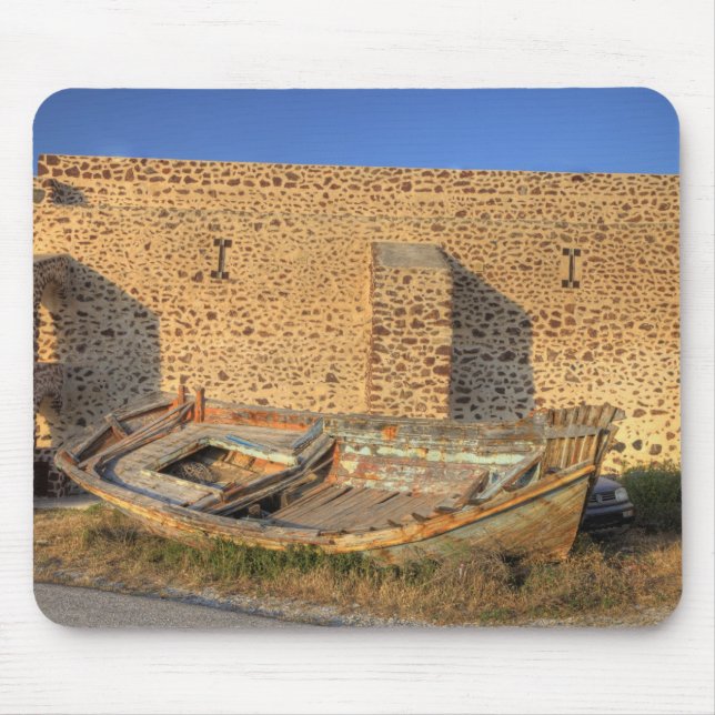 Alfombrilla De Ratón Grecia, Santorini, Oia. Barco de pesca viejo en (Frente)