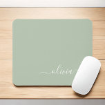 Alfombrilla De Ratón Green Sage Girly Script Monograma Nombre moderno<br><div class="desc">Monograma de sabio verde Añade tu propio nombre Mousepad (Pad del ratón). Esto hace que el dulce perfecto cumpleaños 16,  boda,  ducha de novia,  aniversario,  ducha de bebé o fiesta de soltera sea regalo para alguien que ama el lujo glam y los estilos de moda.</div>