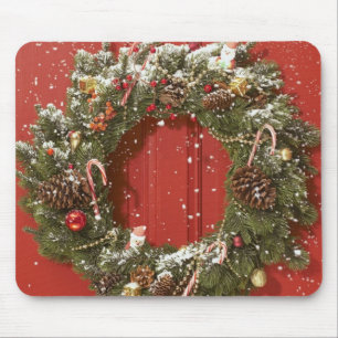 Alfombrilla De Ratón Guirnalda del navidad que cuelga en una puerta