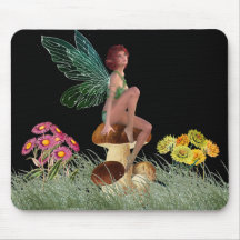 Hada pradera sentada en hongos por la noche