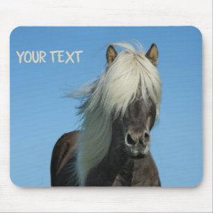 Alfombrilla De Ratón Hermoso caballo bajo el cielo azul