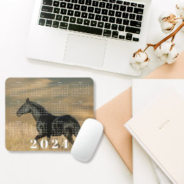Alfombrilla De Ratón Hermoso caballo negro en el calendario del atardec