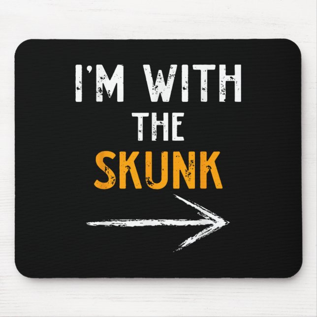 Alfombrilla De Ratón I’m With The Skunk Funny Halloween Matching Couple (Frente)