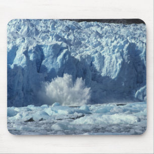 Alfombrilla De Ratón Iceberg recién parido salpicando en aguas frías