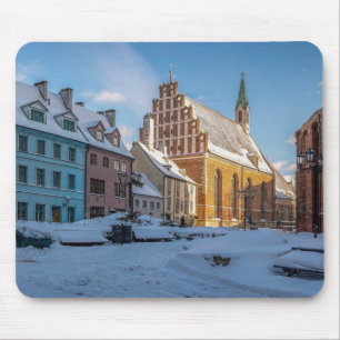 Alfombrilla De Ratón Iglesia de San Pedro en invierno en Riga, Letonia