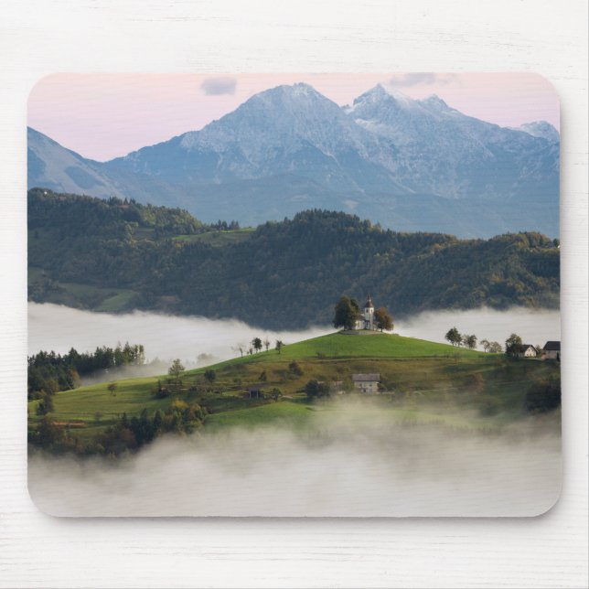 Alfombrilla De Ratón Iglesia y montañas, mousepad de Thomas de (Frente)