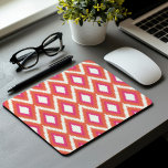 Alfombrilla De Ratón Ikat tribal rosado y coral<br><div class="desc">Patrón de Chevron Azteca Tribal Ikat</div>