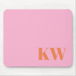 Alfombrilla De Ratón Iniciales de monograma modernas personalizadas en<br><div class="desc">Alfombrilla de ratón con iniciales de monograma modernas personalizadas en rosa naranja</div>