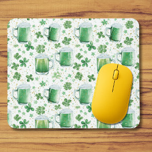 Alfombrilla De Ratón Jarras de cerveza verde elegantes y tréboles blanc