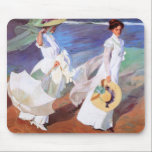Alfombrilla De Ratón Joaquin Sorolla Women Walking Beach<br><div class="desc">Joaquin Sorolla Mujeres caminando por la playa - Esta obra maestra del famoso artista Joaquin Sorolla muestra a dos mujeres caminando por la playa vestidas de blanco y gorras de paja, una de sus pinturas más famosas. Una bonita pintura artística que muestra una luz intensa y colores. Pintura de papel....</div>