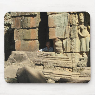 Alfombrilla De Ratón Jugando en las ruinas... Ta Prohm, Camboya