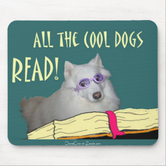 Alfombrilla De Ratón La biblioteca - samoyedo - los perros frescos leyó