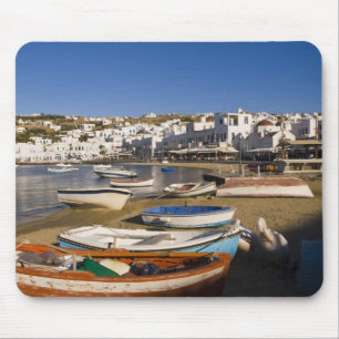 Alfombrilla De Ratón La ciudad portuaria con coloridos barcos de pesca