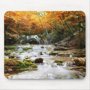 Alfombrilla De Ratón La hermosa cascada en el bosque, otoño
