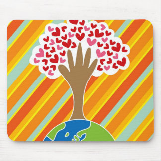 Alfombrilla De Ratón La mano de la Tierra y el árbol del amor rojo y ro