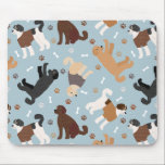 Alfombrilla De Ratón Labradoodle / Goldendoodle Bones y Pastas<br><div class="desc">Labradoodle lindo / Los perros goldendoodle se sientan y se ponen de pie y vuelan con crema,  albaricoque,  chocolate,  negro y partícipes con huesos de perro dispersos y motivos de trineo.</div>
