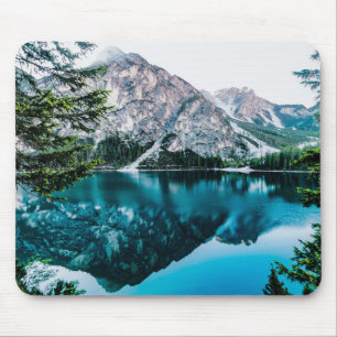 Alfombrilla De Ratón Lago y montaña bajo el cielo blanco