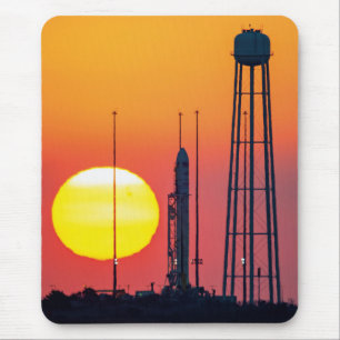Alfombrilla De Ratón Lanzamiento al amanecer del cohete Antares de la N
