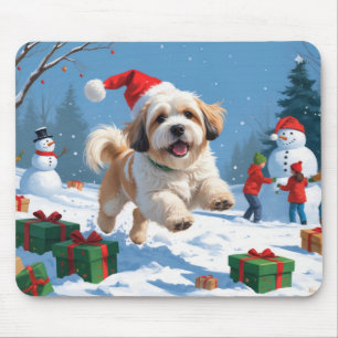 Alfombrilla De Ratón Lhasa Apso corriendo en la nieve con sombrero de N