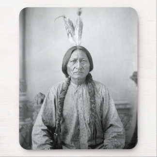 Alfombrilla De Ratón Líder lakota sacudiendo a indígenas norteamericano