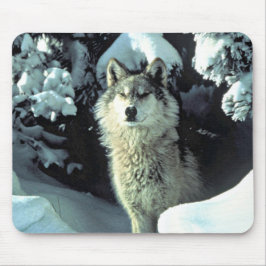 Alfombrilla De Ratón Lobo en invierno mira el bosque