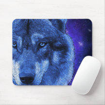 Lobo en una clara noche azul